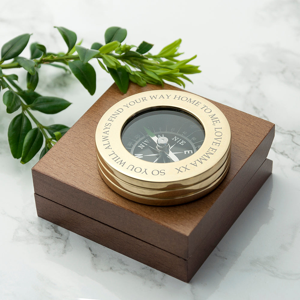 Personalisierter Reisekompass mit Holzbox