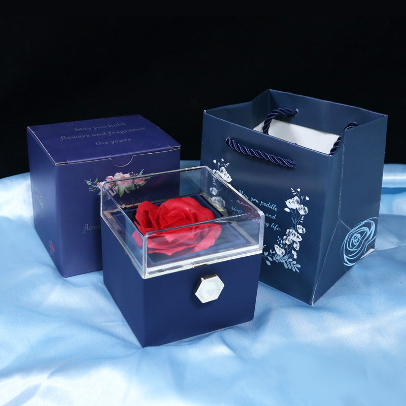 Personalisierbare Halskette mit Rose in schöner Box